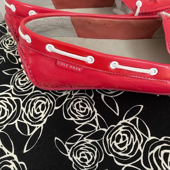 COLE HAAN WOMEN’S GRANT PATENT ESCAPE MOCCASINS - Picture 10 of 12